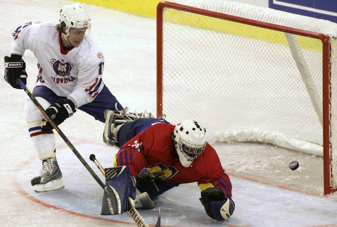 Anže Kopitar je na prvenstvu drugega razreda zadnjič igral leta 2007, ko so Slovenci v elito napredovali brez izgubljene točke. | Foto: Reuters