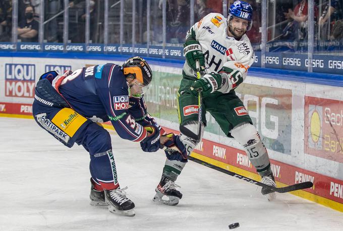 Blaž Gregorc je z nemškim Augsburger Panther že končal sezono, moštvo je izpadlo v drugo ligo. | Foto: Guliverimage/Vladimir Fedorenko