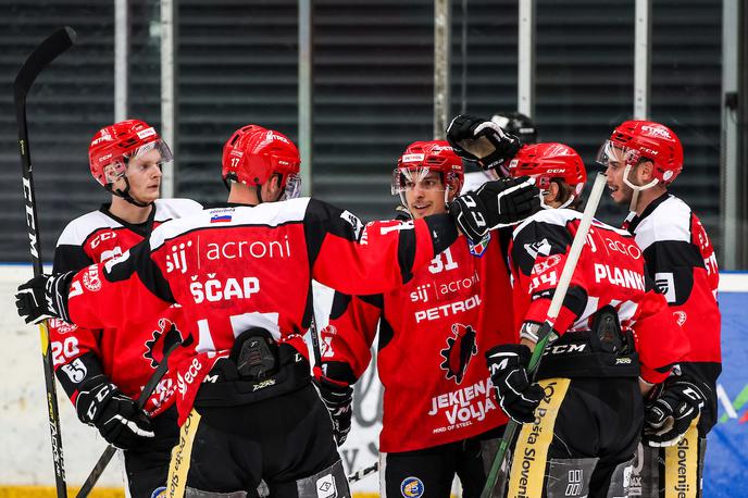 HDD Jesenice | Jeseničani ob 18. uri na svojem ledu začenjajo finale Alpske lige, v katerem jim nasproti stoji Cortina. | Foto Matic Klanšek Velej/Sportida