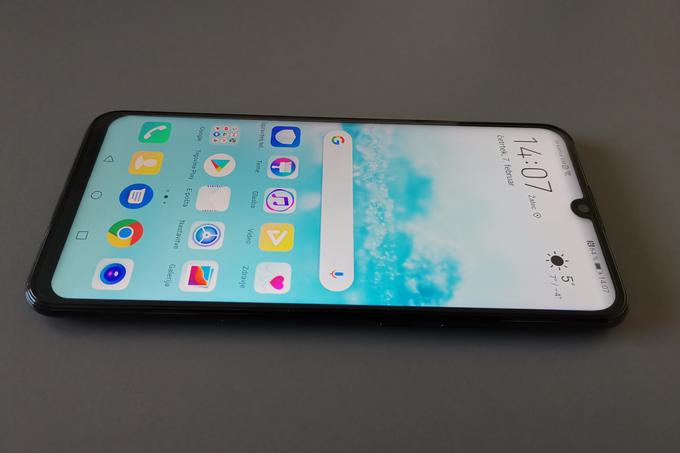 Kdor je kdaj že uporabljal pametni telefon znamke Huawei ali tudi Honor, se bo ob prvem vklopu modela P Smart 2019 počutil kot doma. | Foto: Matic Tomšič