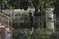 Voda narasla za 11 metrov, izteklo motorno olje, evakuirali 17 tisoč prebivalcev