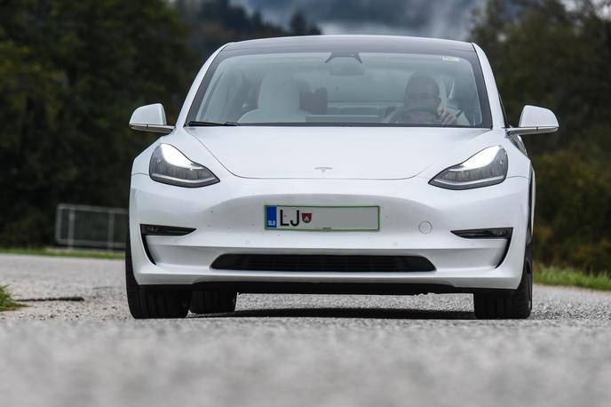 Tesla 3 | Tesla je v Franciji že začela prodajati modele 3, ki so jih izdelali na Kitajskem. | Foto Gašper Pirman