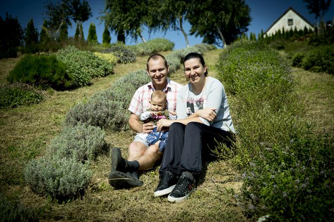 Devetmesečni Florjan vedno uživa, ko je v vrtu skupaj s starši. | Foto: Ana Kovač