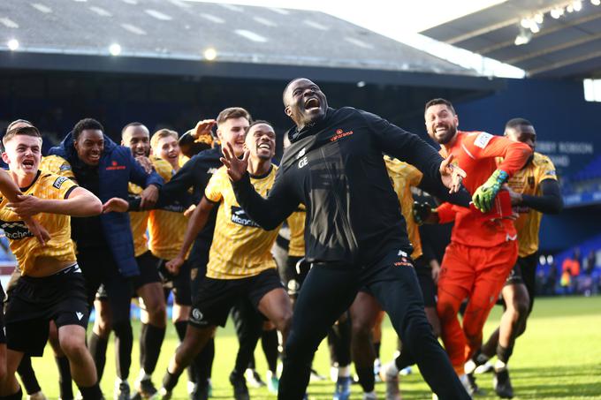 Trener Maidstona je 37-letni Kamerunec George Elokobi. V karieri je nastopal za številne angleške klube, tudi Wolverhampton, Nottingham Forest in Colchester United, če naštejemo nekaj najodmevnejših, od leta 2019 do 2022 pa je igral za Maidstone United. Lani je postal njegov trener in v pokalu FA poskrbel za pravljičen niz štirih zaporednih zmag. | Foto: Guliverimage