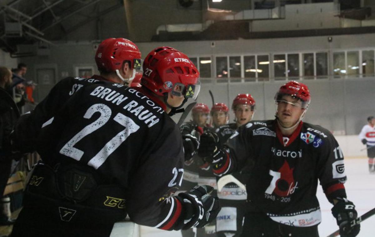 HDD Jesenice | Hokejisti HDD Sij Acroni Jesenice so v četrtfinalu pričakovano visoko premagali HDK Maribor. | Foto Hokejska zveza Slovenije