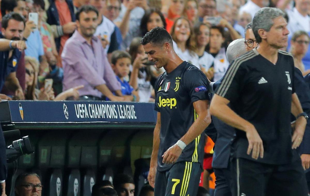 Cristiano Ronaldo | Cristiano Ronaldo je v solzah zapustil zelenico Santiaga Bernabeu. | Foto Reuters