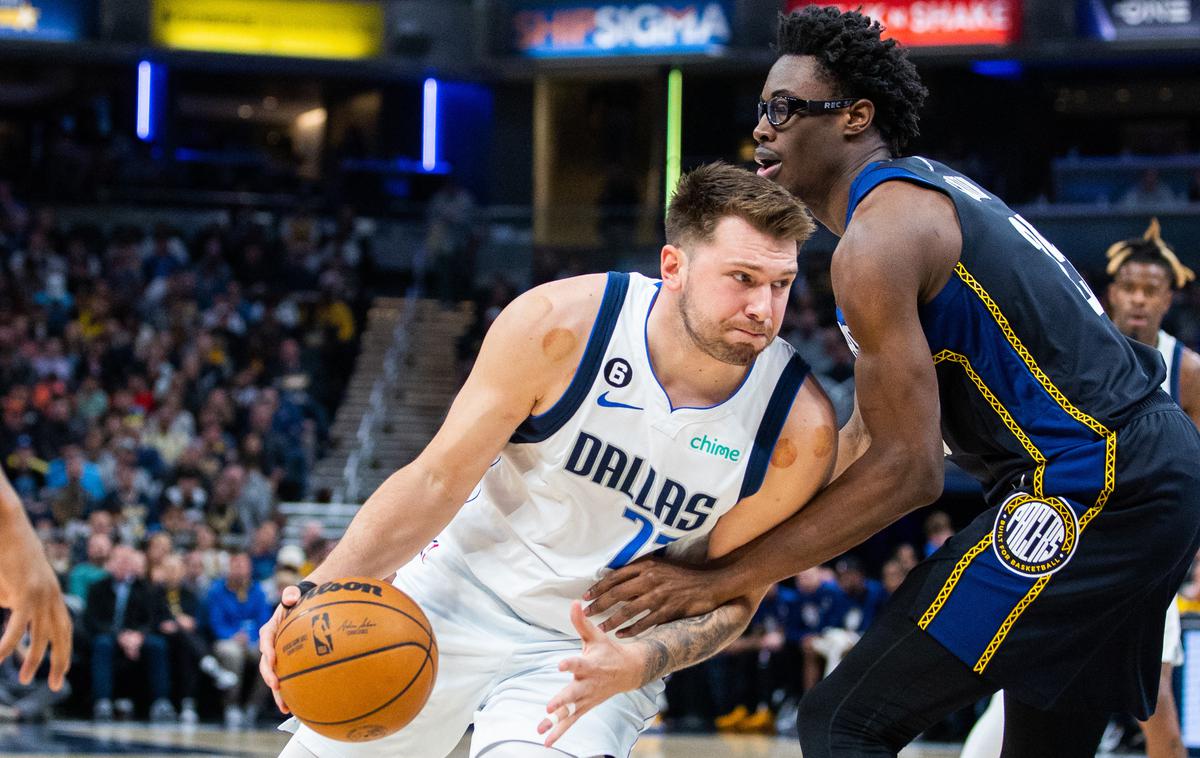 Luka Dončić | Dallas Mavericks so v Indianapolisu na krilih Luke Dončića prekinili črni niz porazov in se utrdili na 11. mestu zahodne konference. Ljubljančan sprva ne bi smel zaigrati, a so mu sodniki pravočasno preklicali 16. tehnično napako, ki jo je prejel na nedeljski tekmi v Charlottu. | Foto Reuters