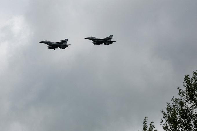 Ameriško bojno letalo je strmoglavilo v ponedeljek, medtem ko je sodelovalo pri odbijanju obsežnega ruskega napada. Pilot je umrl. | Foto: Reuters