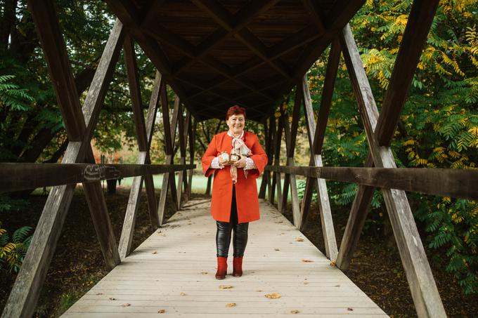 Marija Merljak podpira lokalne pridelovalce, ki sodelujejo z naravo, in stremi k ohranjanju harmoničnih odnosov tako v lokalni skupnosti kot tudi v družini. | Foto: Jan Lukanović