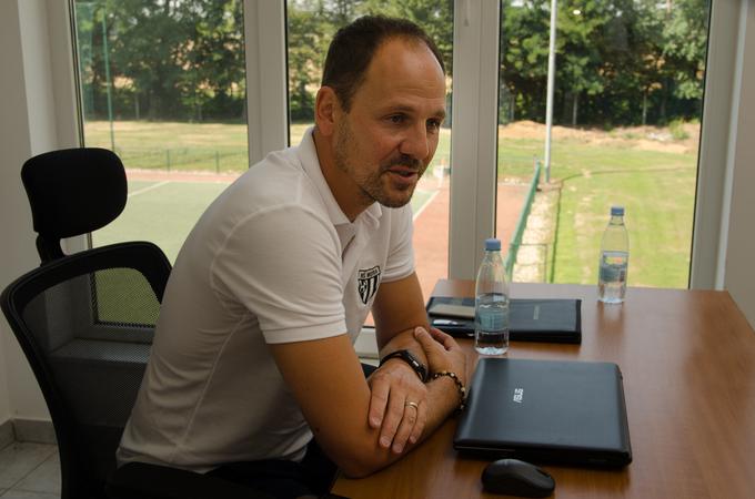 Šimundža vneto pripravlja izbrance na začetek drugoligaške sezone, v kateri bodo s pomočjo zvestih igralcev lovili čim višje mesto. | Foto: Matjaž Vertuš