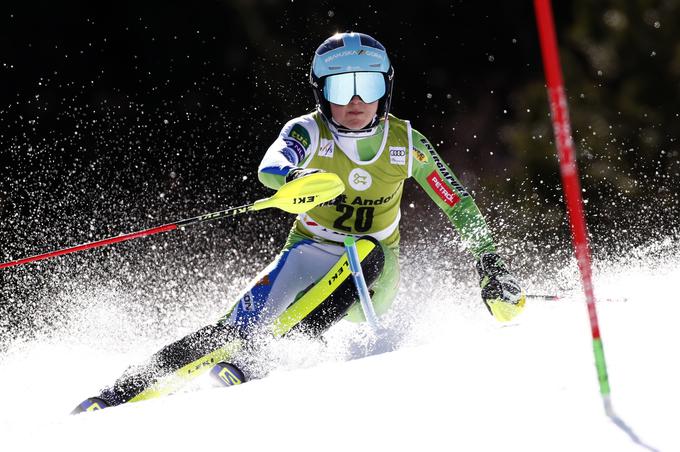 Meta Hrovat še čuti bolečine v gležnju, njen nedeljski veleslalomski nastop je pod vprašajem. | Foto: Reuters