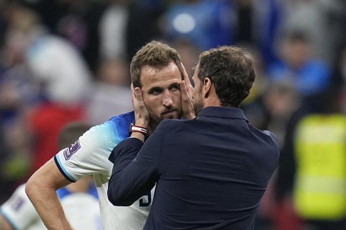 Selektor Gareth Southgate tolaži Harryja Kanea.  | Foto: Guliverimage/Vladimir Fedorenko