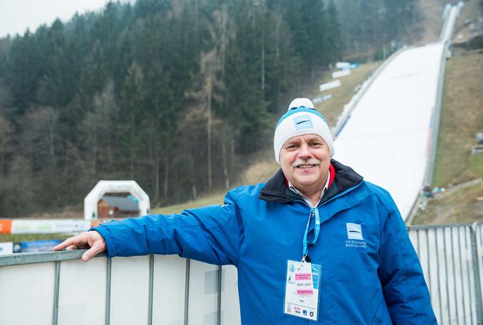 "Ponosni smo, da smo se kljub začetnim težavam pri pripravah na skakalno sezono 2023/24, ki so jih zaznamovale vremenske ujme avgusta lani in poškodbe na skakalnici, uspešno pripravili na letošnji dogodek." | Foto: Vid Ponikvar