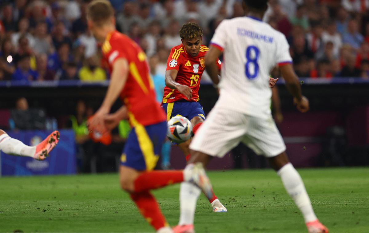 Euro 2024 Španija Francija Lamine Yamal | Lamine Yamal, ki bo v soboto dopolnil 17 let, je z izjemnim strelom poskrbel za izenačenje na 1:1. | Foto Reuters