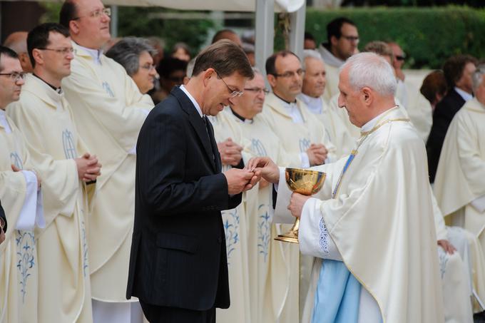 Miro Cerar in Stanislav Zore maja lani na slovesnem somaševanju slovenskih škofov ob 70. obletnici konca druge svetovne vojne. To je bilo namenjeno vsem žrtvam medvojnega in povojnega nasilja. | Foto: STA ,