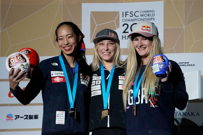 V držbi Japonke Akiyo Noguchi in Britanke Shaune Coxsey. | Foto: Getty Images