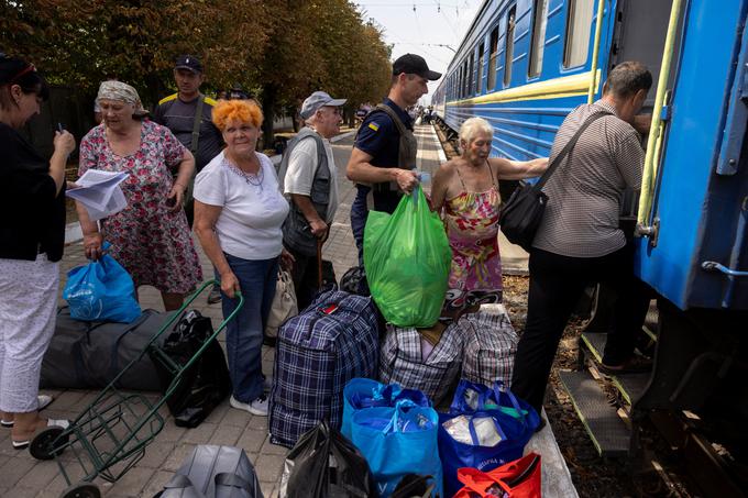 Na območju, kjer so odredili evakuacijo, živi 50 tisoč ljudi. | Foto: Reuters