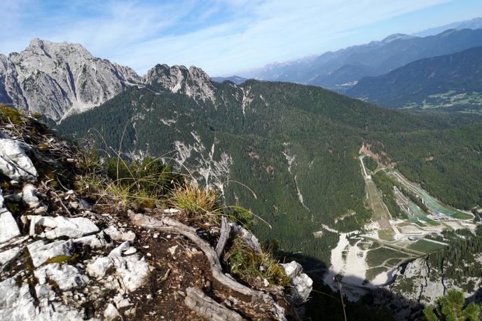 Ciprnik | S Ciprnika se nam odpre lep pogled proti planiškim skakalnicam. | Foto Matej Podgoršek