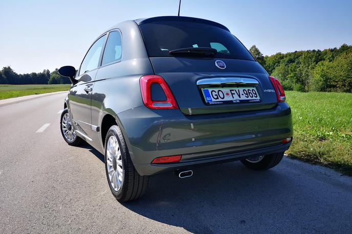 Fiat 500 | Fiat 500 hibrid sicer ni med kandidati za avtomobil leta, a eden izmed glasovalcev za pet finalistov ga bo vozil mesec dni. | Foto Gregor Pavšič