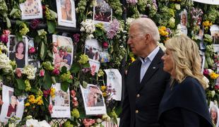 Biden tolažil svojce umrlih in pogrešanih po zrušitvi stanovanjskega bloka #video