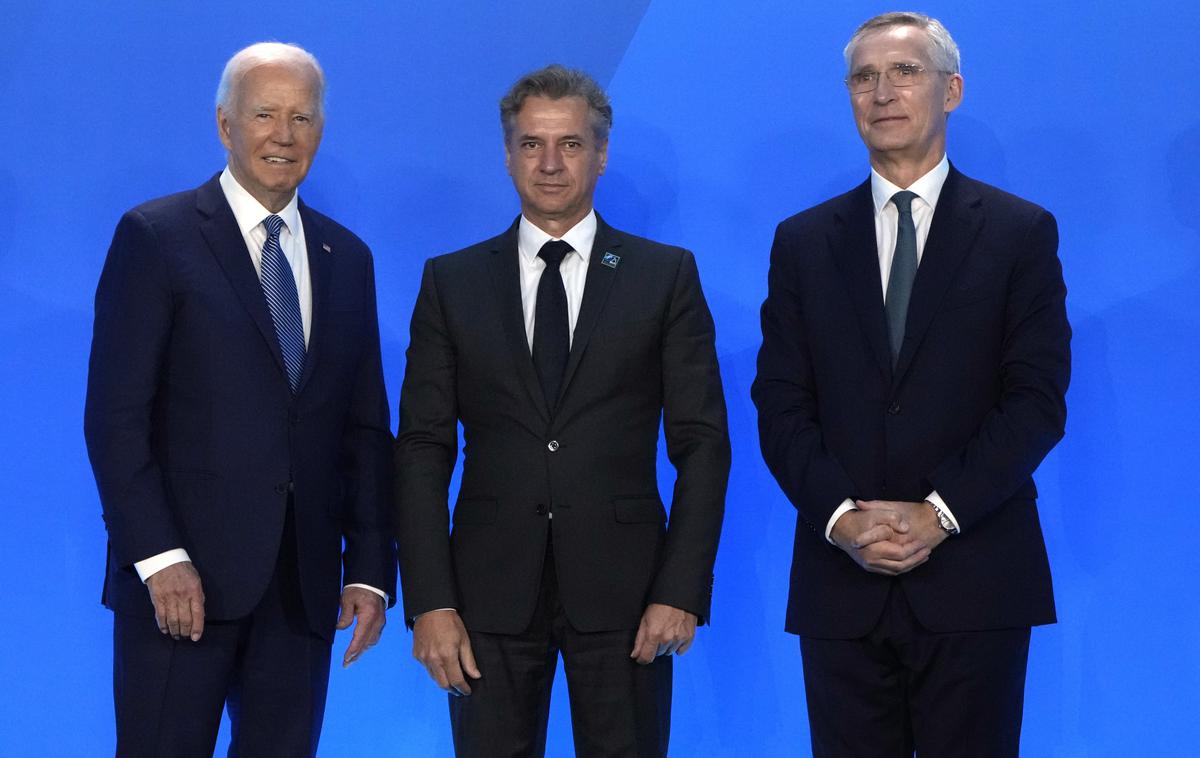 Joe Biden, Robert Golob in Jens Stoltenberg | Robert Golob se je že srečal z ameriškim predsednikom Joejem Bidnom, v torek pa bo prvič prišel na delovni obisk v Belo hišo na povabilo predsednika ZDA. Na fotografiji: Biden, Golob in nekdanji generalni sekretar Nata Jens Stoltenberg. | Foto Guliverimage