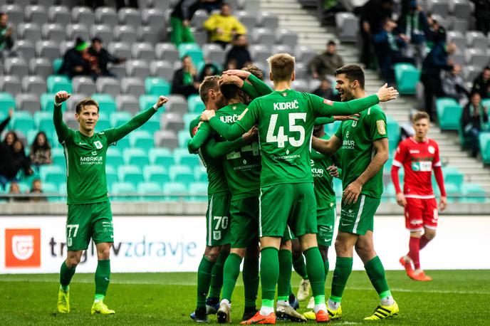 Olimpija Aluminij | Olimpija je pred maloštevilnim občinstvom premagala Aluminij z 2:0. | Foto Matic Ritonja/Sportida