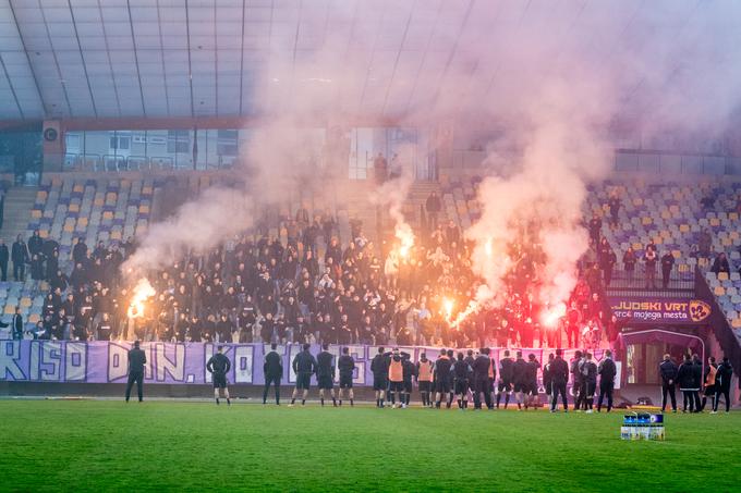 Maribor prihaja v Ljubljano po zmago. Za dodatno motivacijo je poskrbel obisk Viol na četrtkovem treningu. | Foto: Matjaž Vertuš