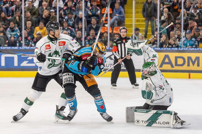 Black Wings Linz : HK OLimpija Ljubljana | Olimpija je edino tekmo tedna odigrala v Linzu in izgubila z 2:4. | Foto BWL / Draxler