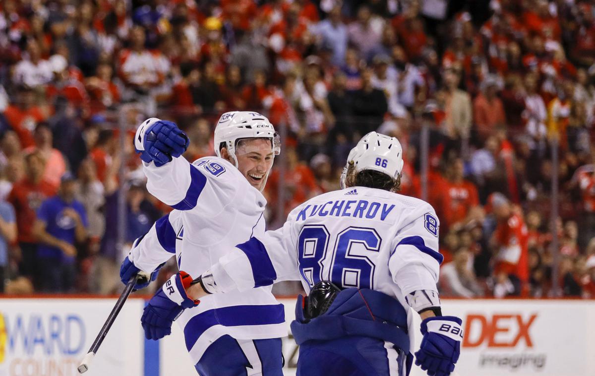 Ross Colton Tampa Bay Lightning | Ross Colton je štiri sekunde pred koncem rednega dela zadel za zmago Tampa Bay Lightning, ki je v seriji na štiri zmage povedla z 2:0. | Foto Reuters