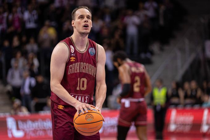 Za turški Galatasaray je v rednem delu sezone turške lige v povprečju dosegal 15,1 točke in 5,7 asistence na tekmo. | Foto: Guliverimage