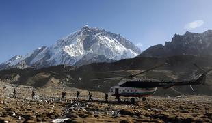 Pakistanska vojska s helikopterjem v Himalaji rešila slovenskega alpinista