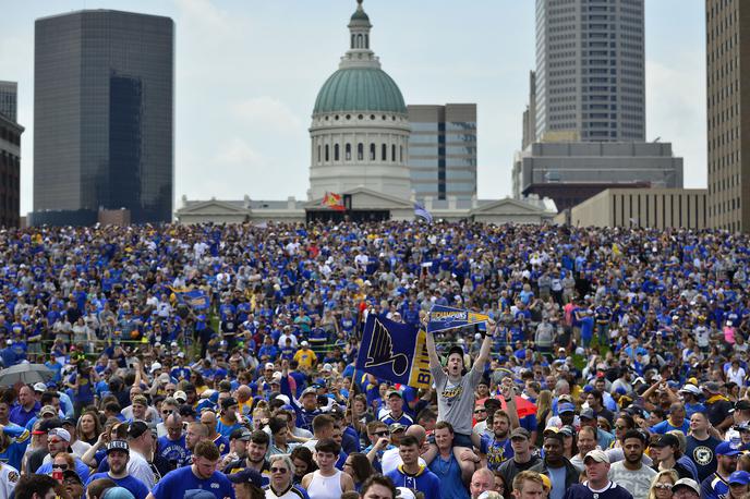 St. Louis Blues parada NHL | St. Louis so v soboto zavzeli navijači novih prvakov lige NHL. | Foto Reuters