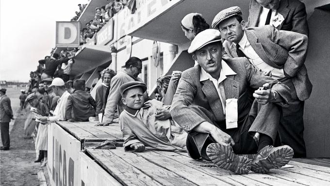 Wolfgang Porsche kot 13-letnik ob Hansu Klauserju in Ferryju Porscheju leta 1956 na dirki v Le Mansu.  | Foto: Porsche