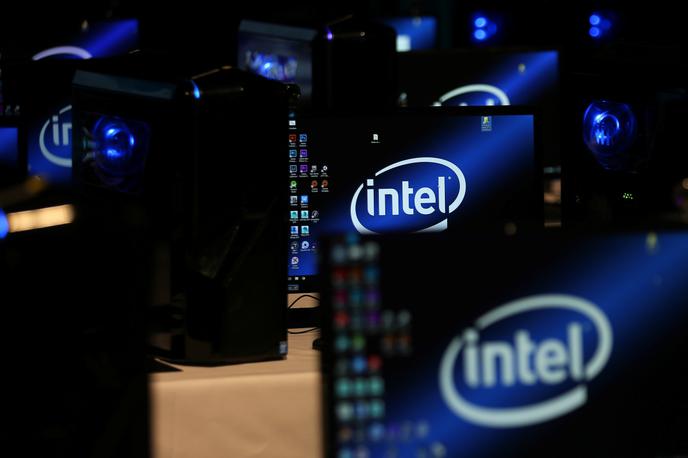 Intel | Nekoč edina pomembna stranka Intela za 5G-modeme bi lahko kmalu postala lastnik tega zdaj opuščenega Intelovega oddelka. | Foto Reuters