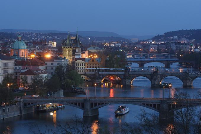 Za številne tranzicijske države je značilna zelo velika razlika v bogastvu med prestolnico in preostankom države. Tako je imela praška statistična regija leta 2013 po podatkih Eurostata BDP na prebivalca 30.100 evrov, medtem ko so druge češke regije občutno manj bogate. Druga najbogatejša češka regija ima BDP na prebivalca le 13.700 evrov, najrevnejša češka regija pa samo 10.900 evrov. Za primerjavo: Slovenija je razdeljena na dve statistični regiji, Zahodno in Vzhodno Slovenijo. Prva je imela leta 2013 BDP na prebivalca 21.600 evrov, druga 15 tisoč. 
 | Foto: Getty Images