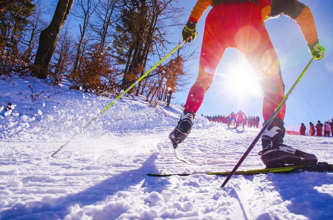 Učna ura se začne s predstavitvijo učiteljev, ki obrazložijo klasično in drsalno tehniko, pojasnijo nekaj dejstev glede opreme in jo tudi pregledajo. | Foto: Shutterstock