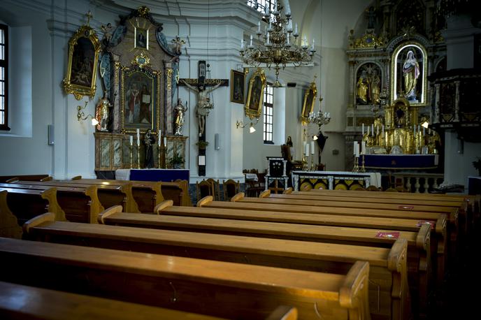 cerkev Zagradec | Ta dan velja strogi post, ko naj bi se verniki le enkrat do sitega najedli, ob tem pa naj ne bi uživali mesa. | Foto Ana Kovač