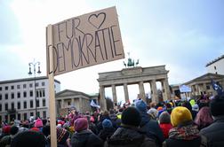 V Nemčiji na demonstracijah več kot 15 tisoč ljudi #video