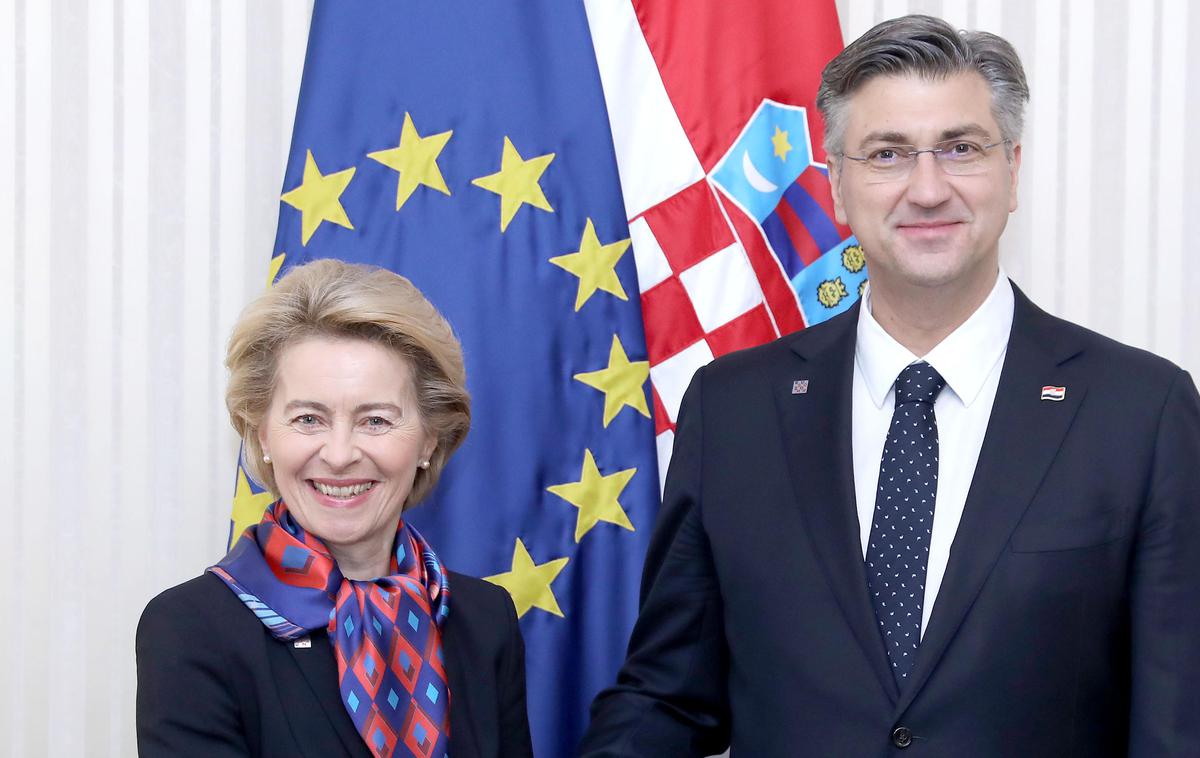 Ursula von der Leyen in Andrej Plenković | Andrej Plenković je javno zanikal, da ga zanima vodenje Evropske komisije, kar pa je po pisanju medija Politico morda dokaz, da ga ta položaj zanima. Plenković tako kot von der Leynova prihaja iz vrst Evropske ljudske stranke (EPP), ki bo najverjetneje tudi po letošnjih evrovolitvah ostala največja skupina v Evropskem parlamentu.  | Foto Guliverimage