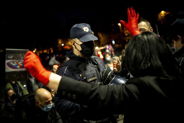 Policisti, ki so varovali protestni shod proti Janševi vladi, obsojeni na pogojne zaporne kazni?