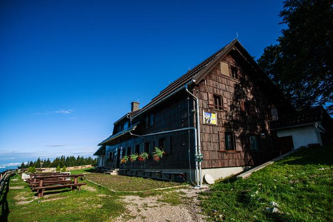 Koča na Kriški gori vas pričakuje 1.471 metrov nad morjem. | Foto: Peter Podobnik/Sportida