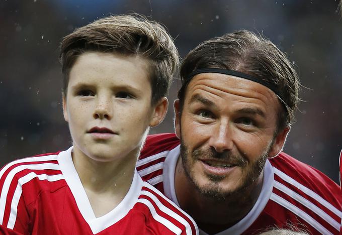 Nekaj ur pred Jamesom Bondom se je za obstanek javno zavzel upokojeni nogometaš in modna ikona David Beckham. "Skupaj smo močnejši," je svojo odločitev pojasnil nekdanji kapetan angleške izbrane vrste.  | Foto: Reuters