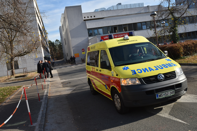 reševalno vozilo maribor | Slovenija bo prihodnji teden Ukrajini pred Cankarjevim domom podarila posebno reševalno vozilo, ki je namenjeno za prevoz nedonošenčkov. Fotografija je simbolična. | Foto STA