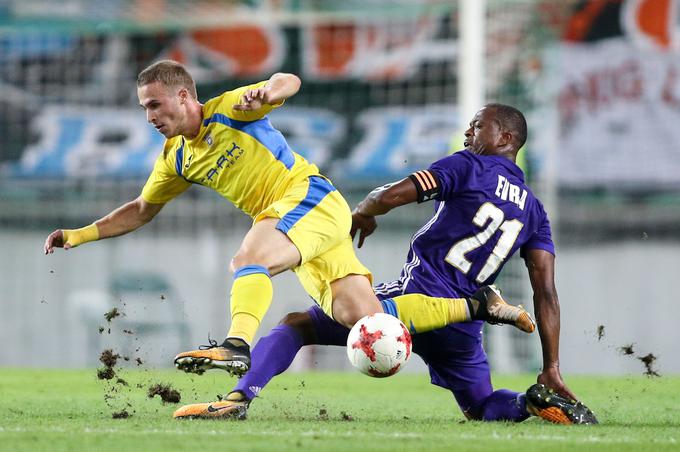 Jan Repas se bo z nadomestnim kapetanom Marseilla Patriceom Evrajem srečeval tudi v francoskem prvenstvu. Caen bo na Velodromu gostoval 4. novembra. | Foto: Morgan Kristan / Sportida