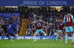 Chelsea le remiziral z Burnleyjem in ostal za Tottenhamom