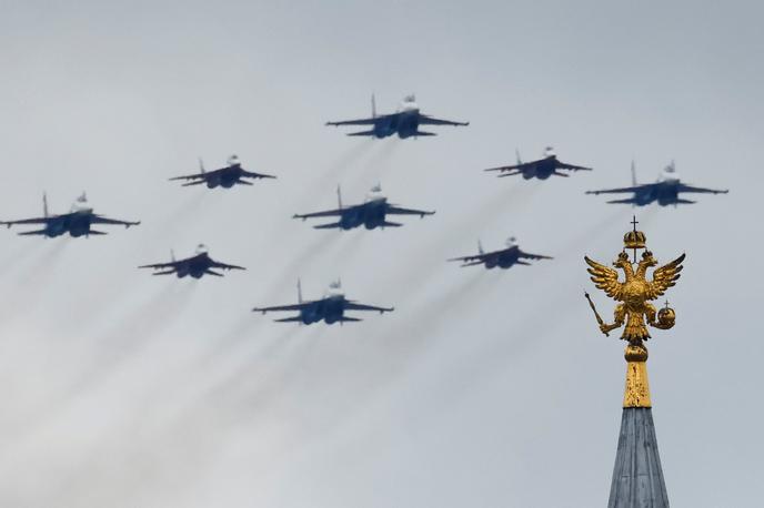 Ruska vojska letala mig | "Ne bi me presenetilo, če bi dedka pripeljali v Bahmut ... In nič se mu ne bi zgodilo," je Bidnov nenapovedani obisk Kijeva komentiral Igor Girkin. | Foto Reuters