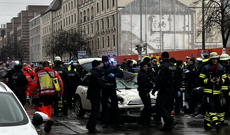 Z avtomobilom v Münchnu zapeljal v množico, ranjenih je več ljudi