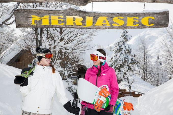 Namesto v pomlad so na Voglu skočili v poletje, potem pa kar čez noč spet nazaj v zimo.  | Foto: 