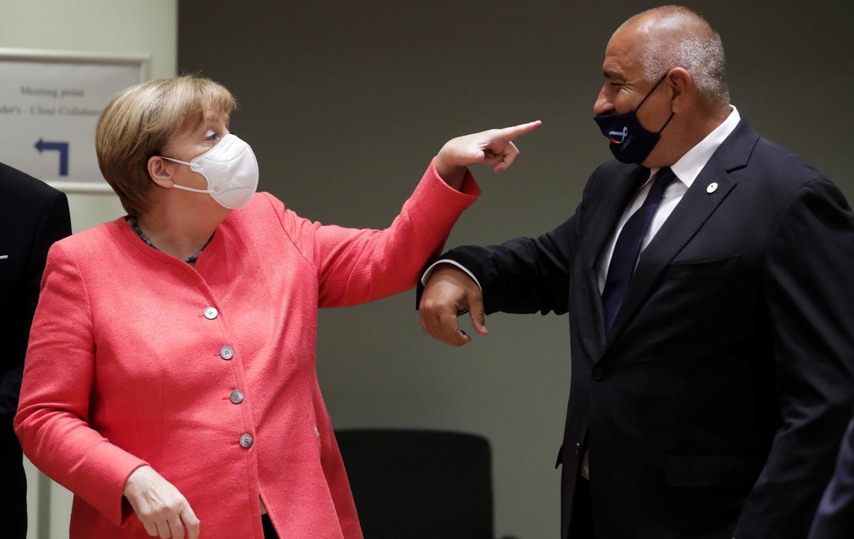 Bojko Borisov in Angela Merkel | Bojko Borisov in Angela Merkel. Nemška kanclerka svojega bolgarskega kolega opozarja, da nima pravilno nameščene zaščitne maske. | Foto Reuters