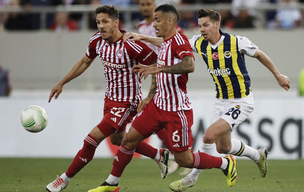 Olympiacos Fenerbahče Miha Zajc | Miha Zajc je edini slovenski reprezentant v četrtfinalu konferenčne lige. | Foto Reuters